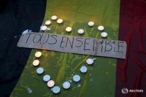 A tribute is seen during a vigil for the victims of the Brussels bomb attacks, at Trafalgar Square in London, Britain March 24, 2016. REUTERS/Neil Hall - RTSC4LA